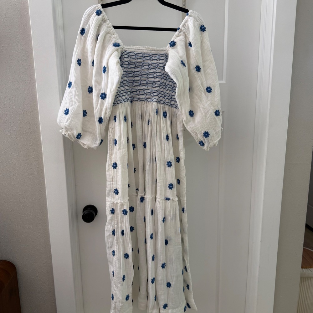 Free People Dahlia Embroidered Maxi Dress White Blue Floral Smocked XS Boho - Picture 2 of 10